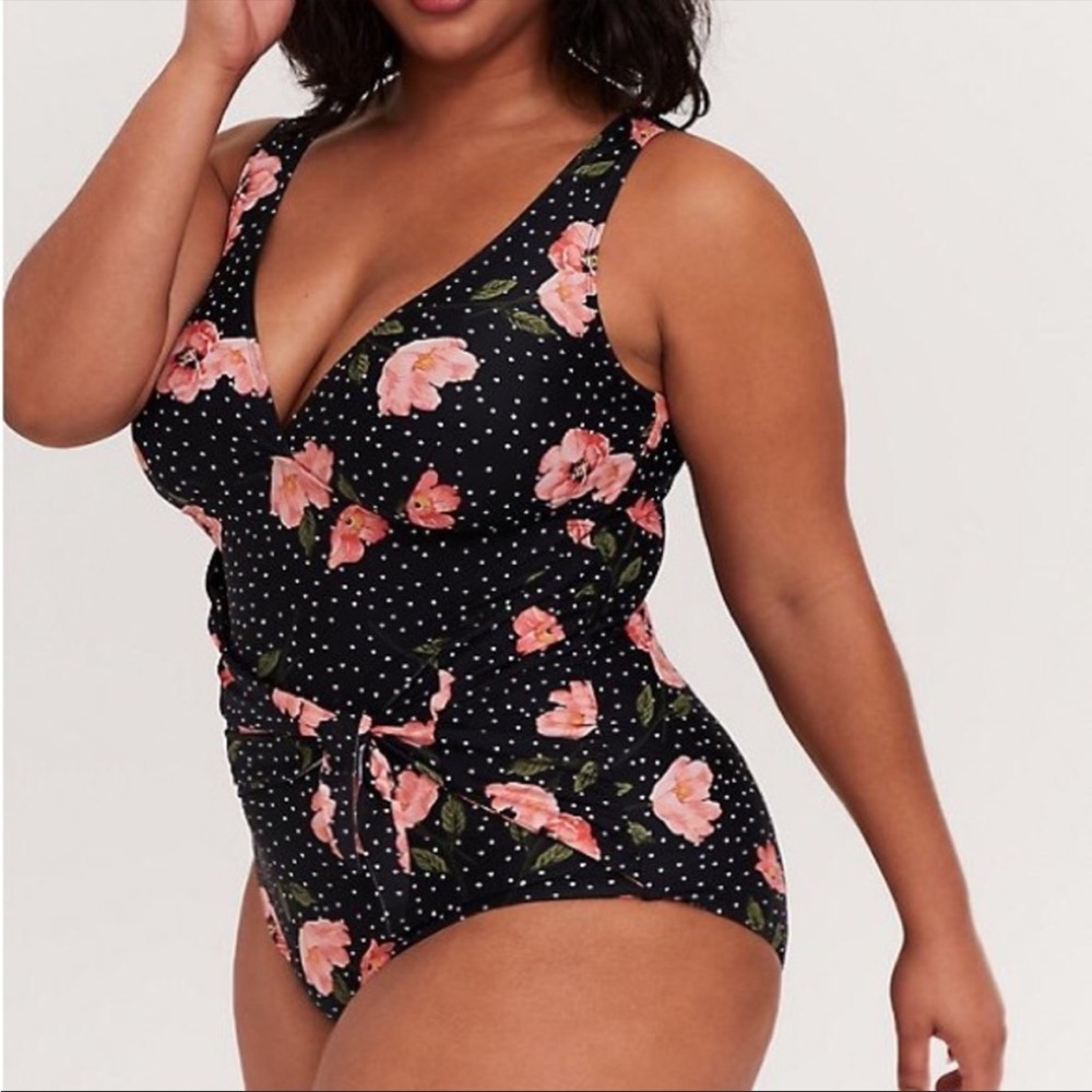Torrid polka dot floral one piece tie front swimsuit NWT 4X 26 plus size